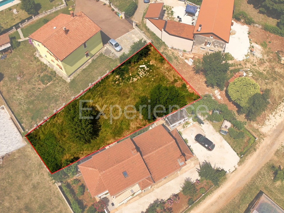 Zona di Parenzo – 10 km dal mare e da Parenzo, terreno edificabile