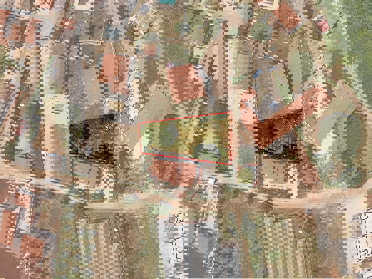 ISTRIA, Kaštelir - terreno edificabile, superficie 550 m²