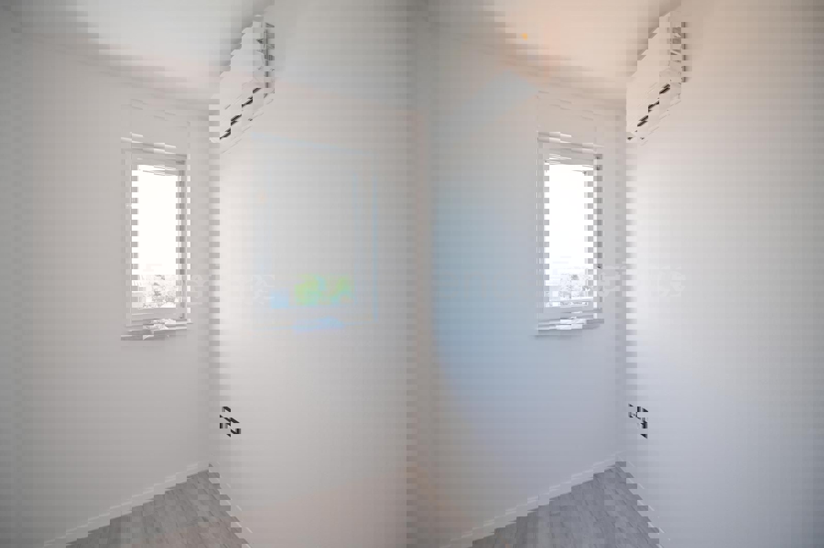 ISTRIA, zona Parenzo – appartamento in un nuovo edificio (54,28 m²), 2. piano