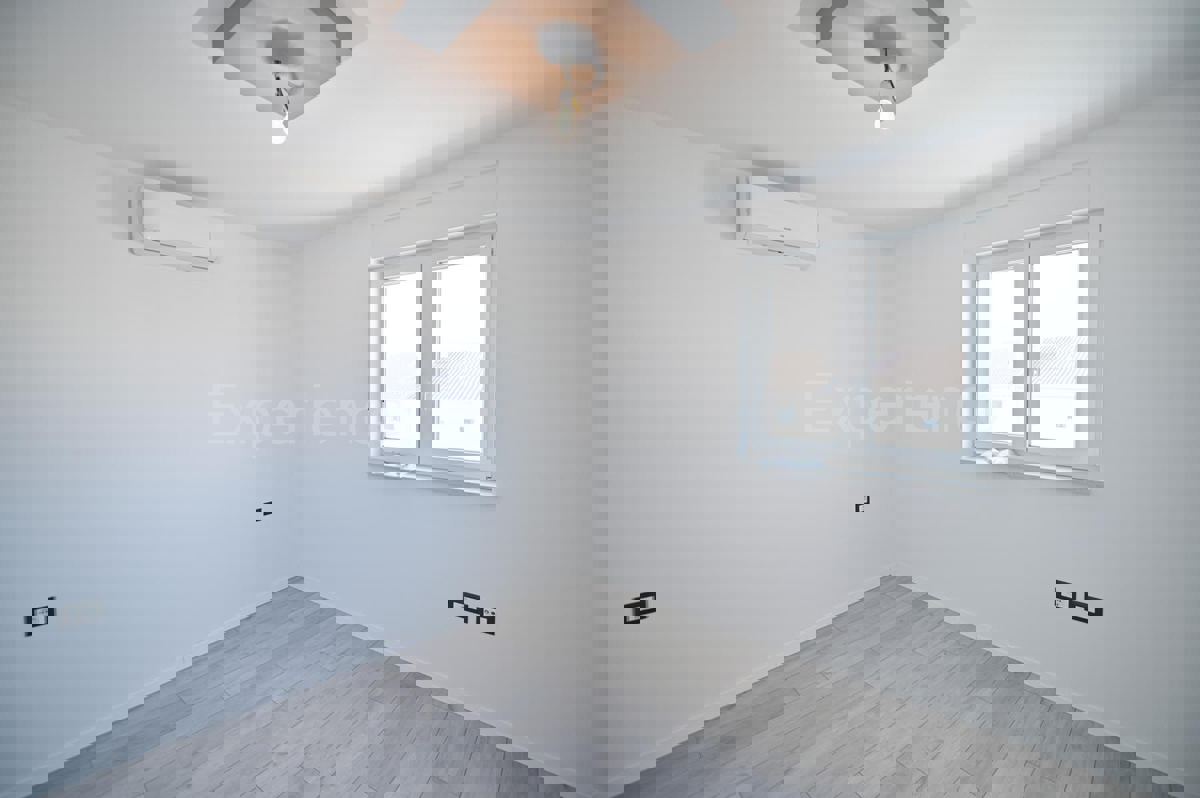 ISTRIA, zona Parenzo – appartamento in un nuovo edificio (54,28 m²), 2. piano