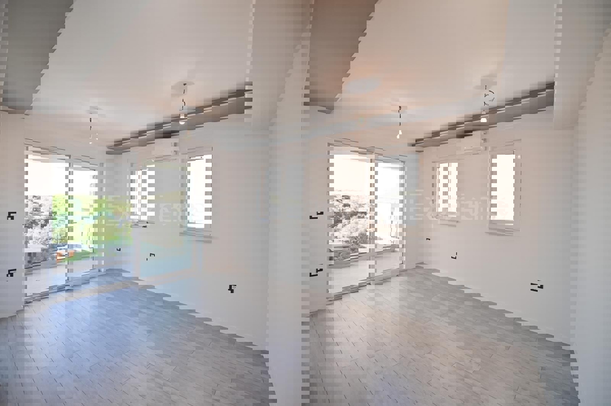 ISTRIA, zona Parenzo – appartamento in un nuovo edificio (54,28 m²), 2. piano