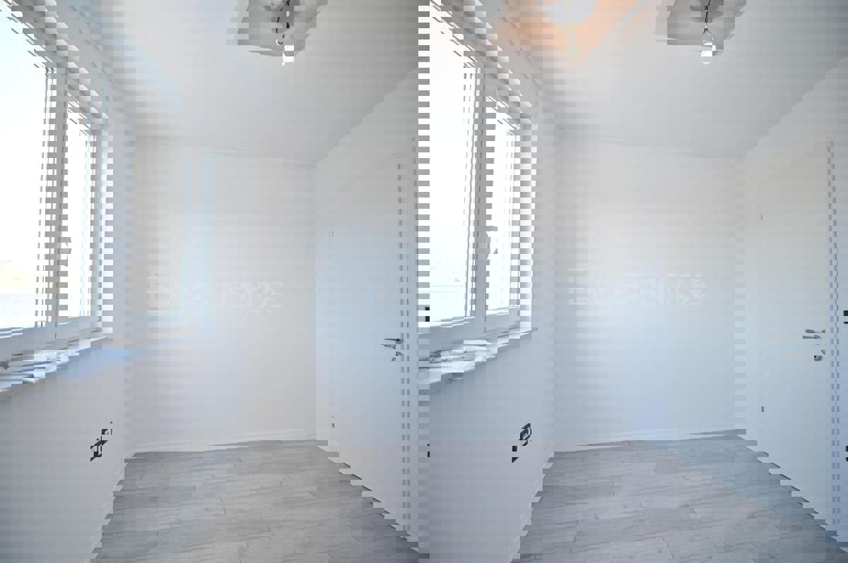 ISTRIA, zona Parenzo – appartamento in un nuovo edificio (54,28 m²), 2. piano