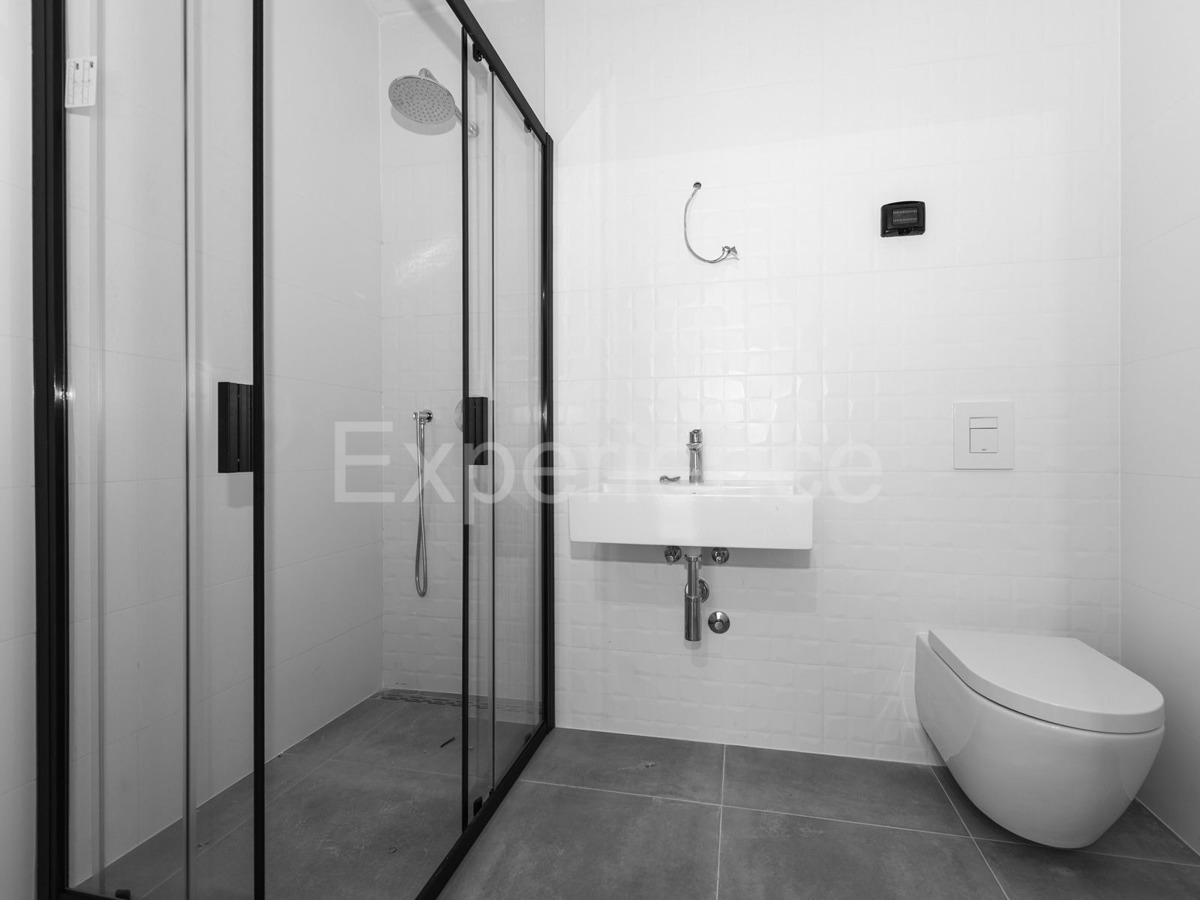 ISTRIA, Umago - appartamento in un nuovo edificio con ampio balcone, 2. piano, ASCENSORE