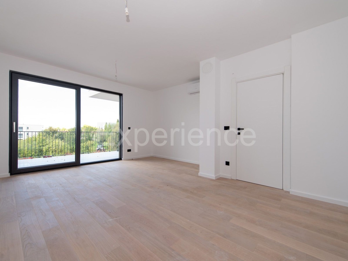 ISTRIA, Umago - appartamento in un nuovo edificio con ampio balcone, 2. piano, ASCENSORE