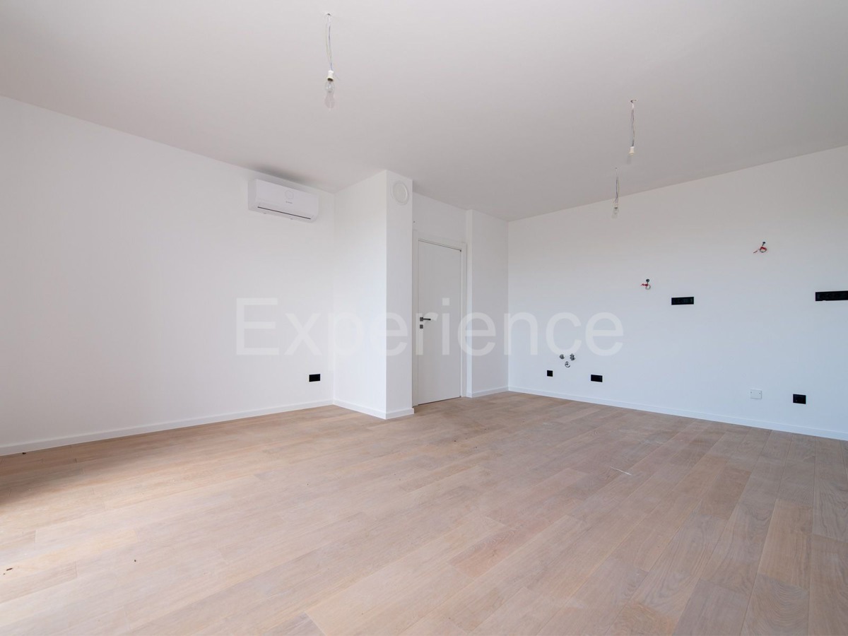 ISTRIA, Umago - appartamento in un nuovo edificio con ampio balcone, 2. piano, ASCENSORE