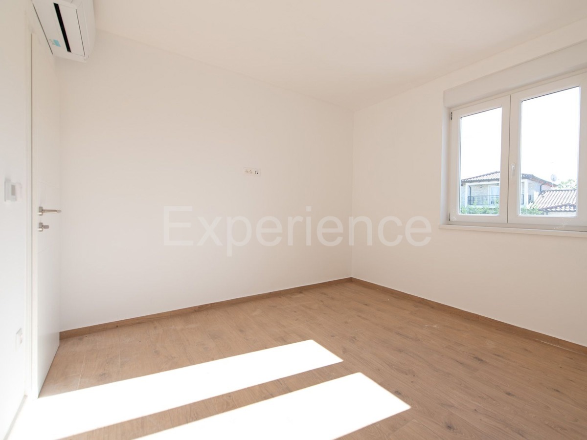 ISTRIA, vicino a Parenzo - appartamento di nuova costruzione con VISTA MARE!