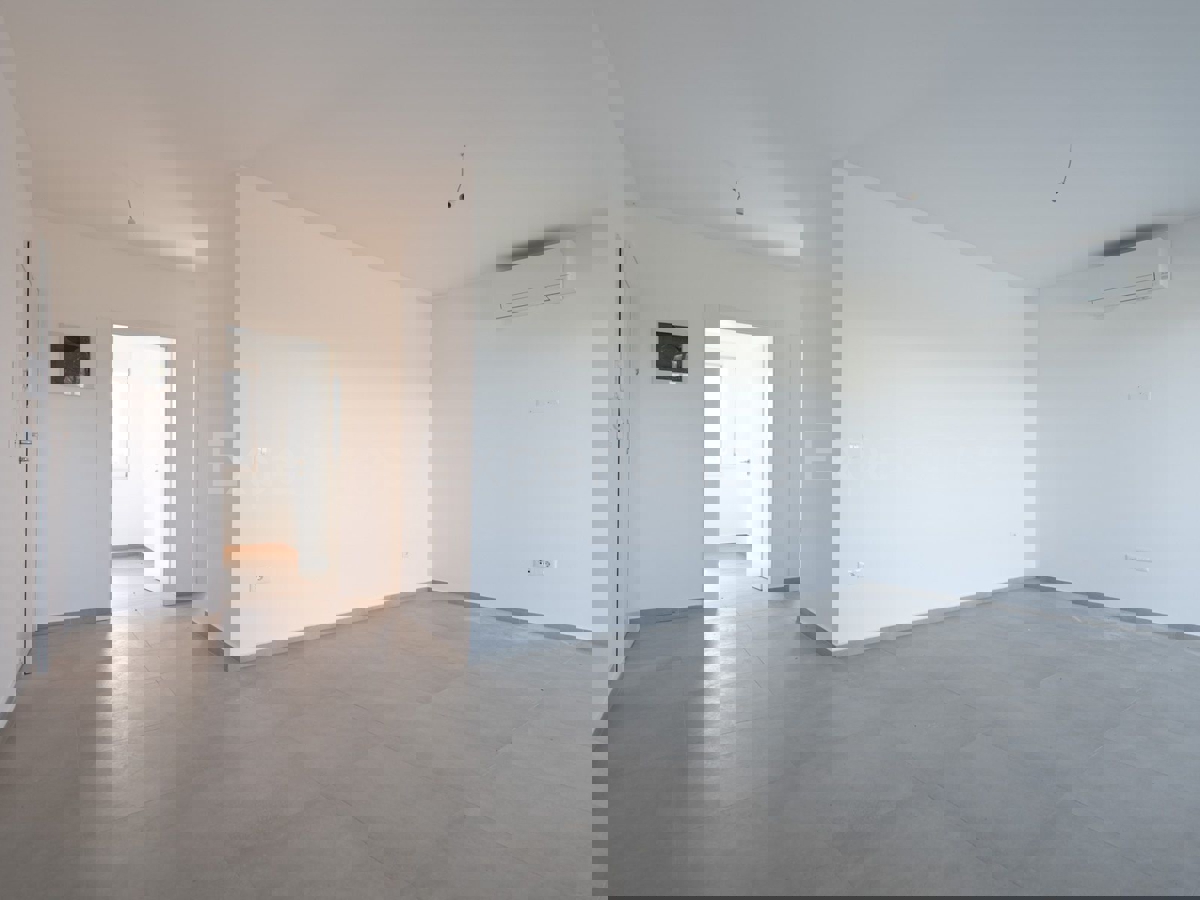 ISTRIA, vicino a Parenzo - appartamento di nuova costruzione con VISTA MARE!