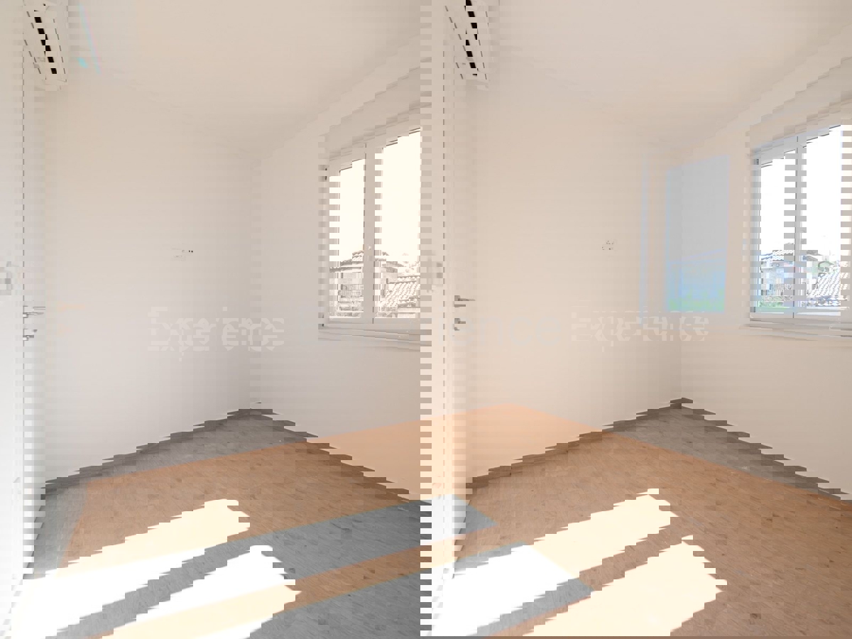 ISTRIA, vicino a Parenzo - appartamento di nuova costruzione con VISTA MARE!