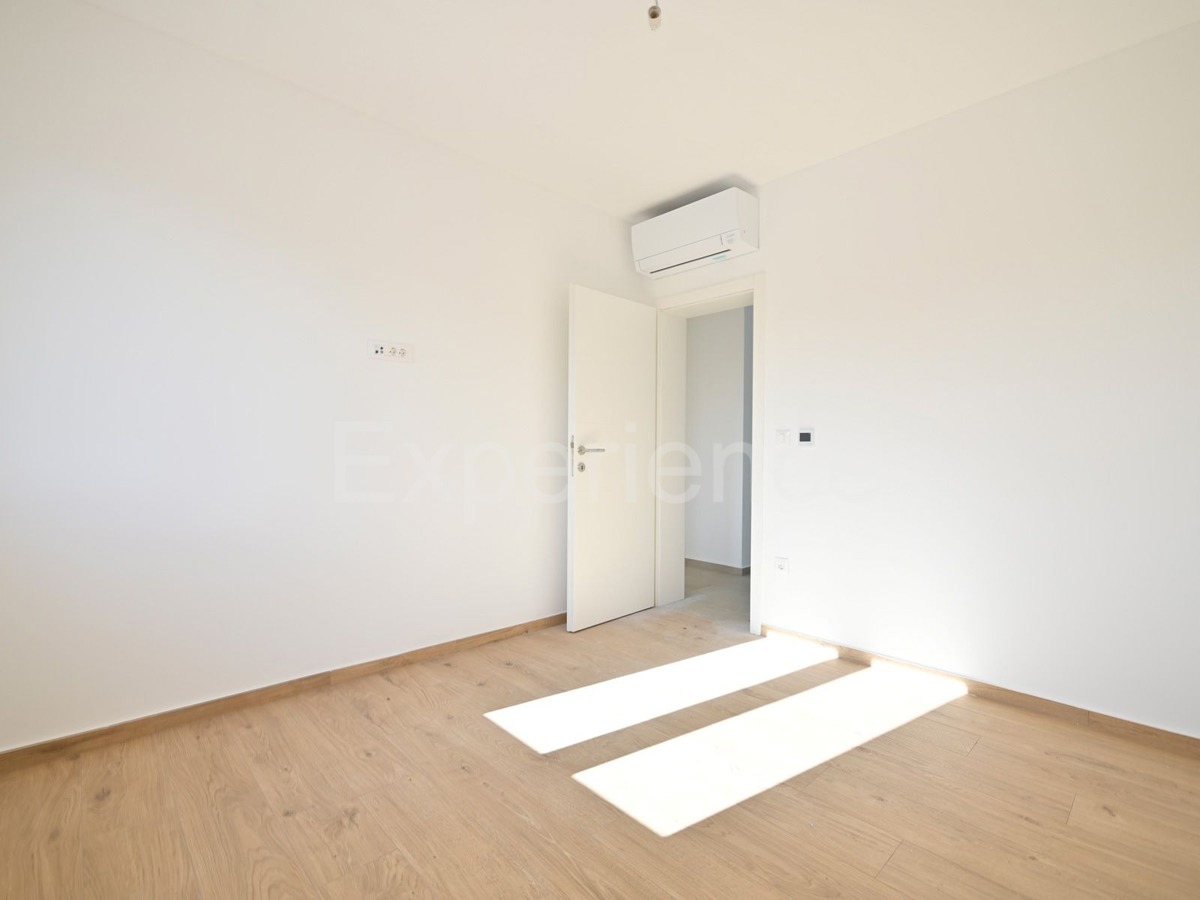 ISTRIA, vicino a Parenzo - appartamento di nuova costruzione con VISTA MARE!