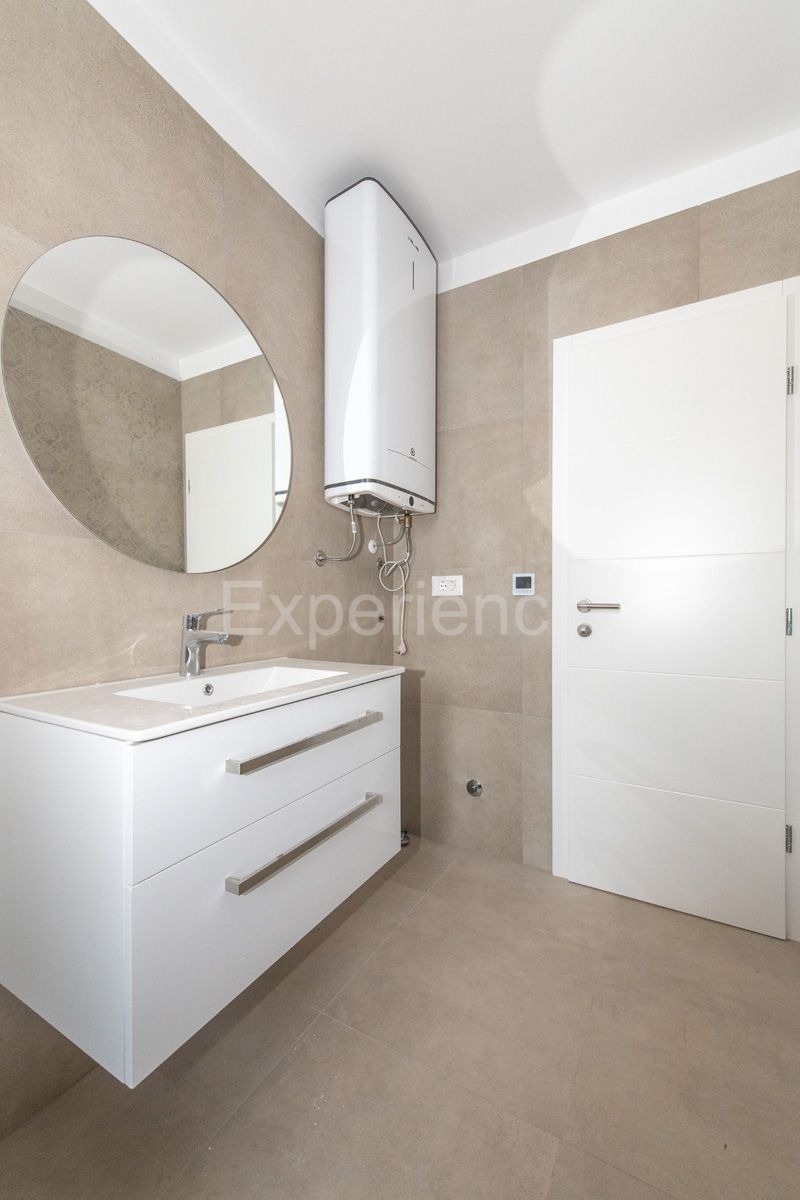 ISTRIA, vicino a Parenzo - appartamento di nuova costruzione con VISTA MARE!