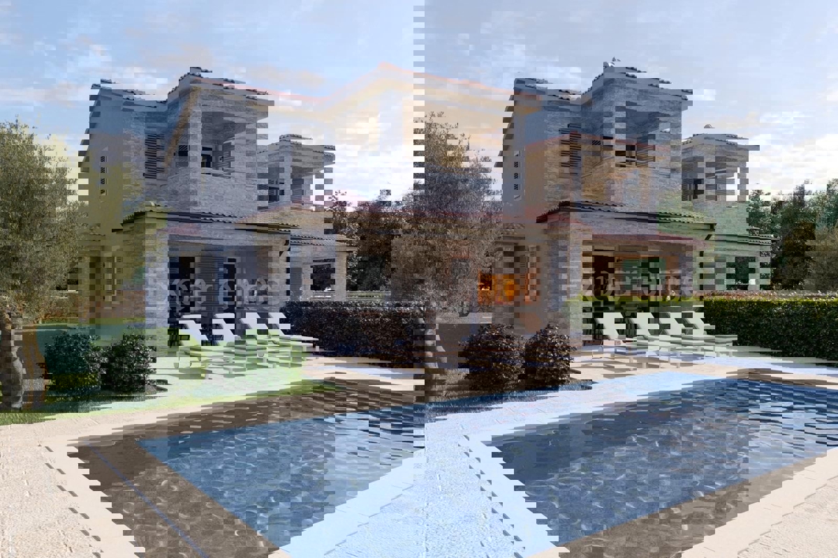 Zona Parenzo: Casa bifamiliare con piscina (3 camere da letto), VISTA MARE