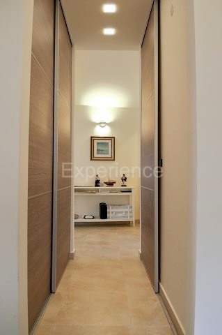 Umago, casa in pietra a 20 m dal mare, 5 camere, ristrutturata