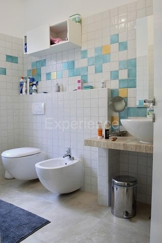 Umago, casa in pietra a 20 m dal mare, 5 camere, ristrutturata