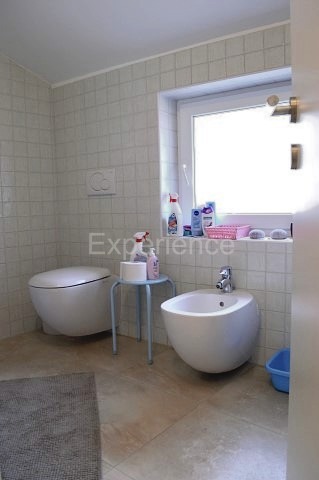 Umago, casa in pietra a 20 m dal mare, 5 camere, ristrutturata