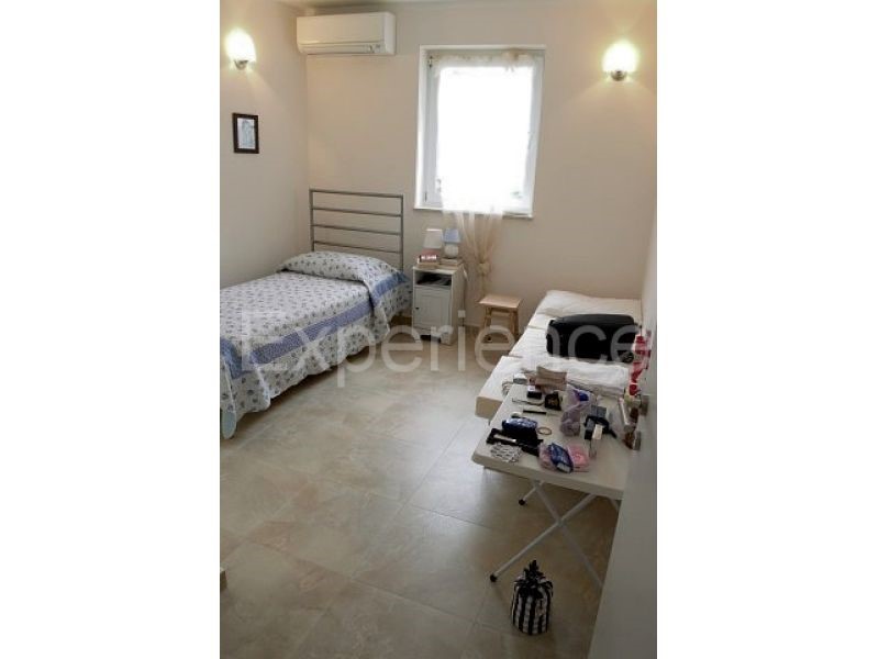Umago, casa in pietra a 20 m dal mare, 5 camere, ristrutturata