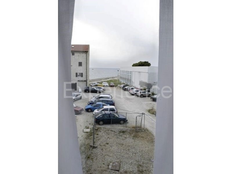 Umago, casa in pietra a 20 m dal mare, 5 camere, ristrutturata