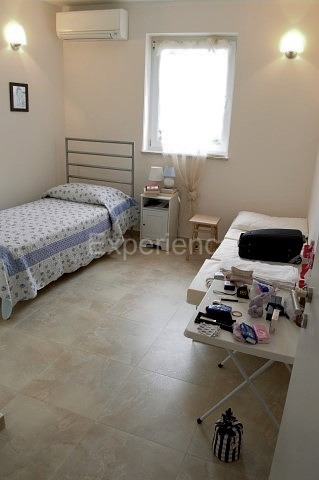 Umago, casa in pietra a 20 m dal mare, 5 camere, ristrutturata