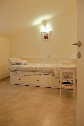 Umago, casa in pietra a 20 m dal mare, 5 camere, ristrutturata