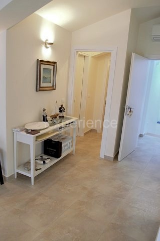 Umago, casa in pietra a 20 m dal mare, 5 camere, ristrutturata