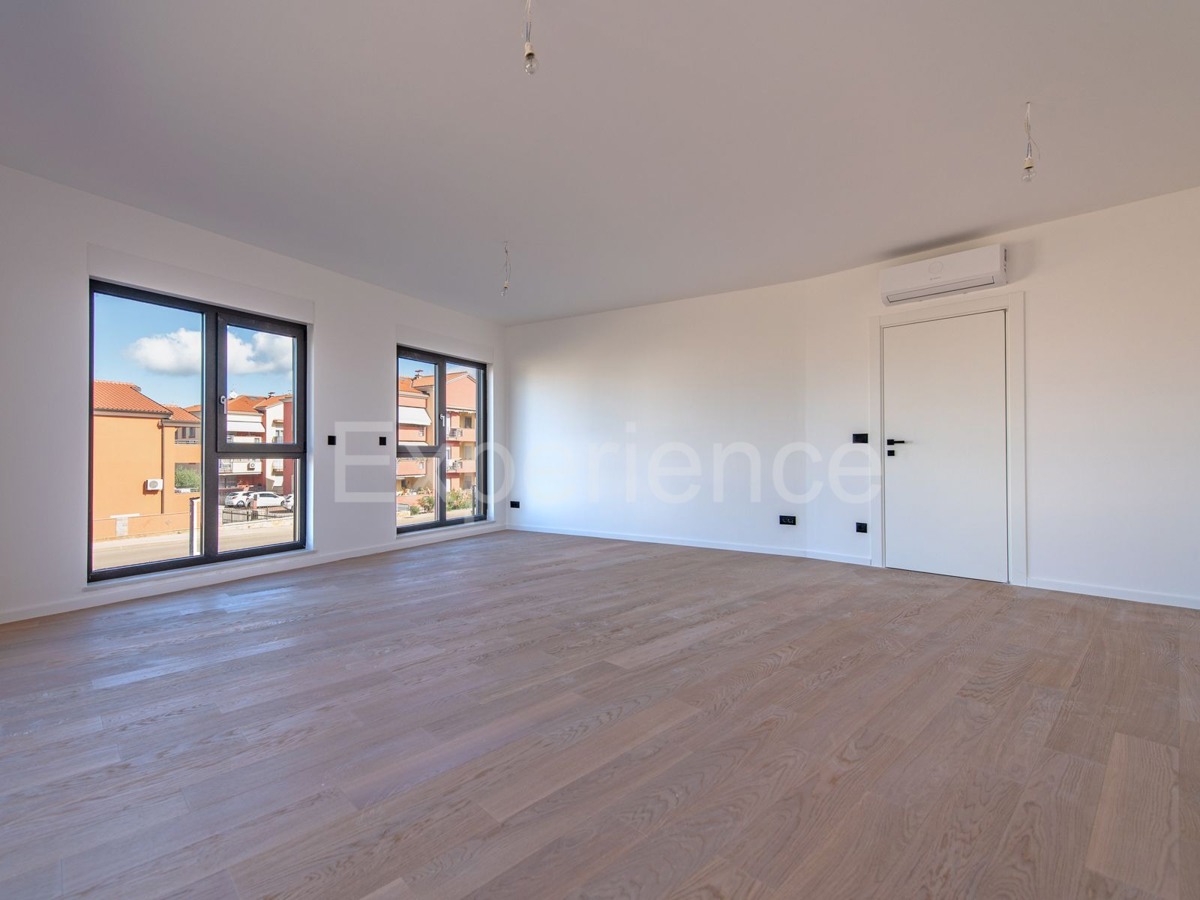 ISTRIA, Umago - appartamento in un nuovo edificio, 1. piano, ascensore