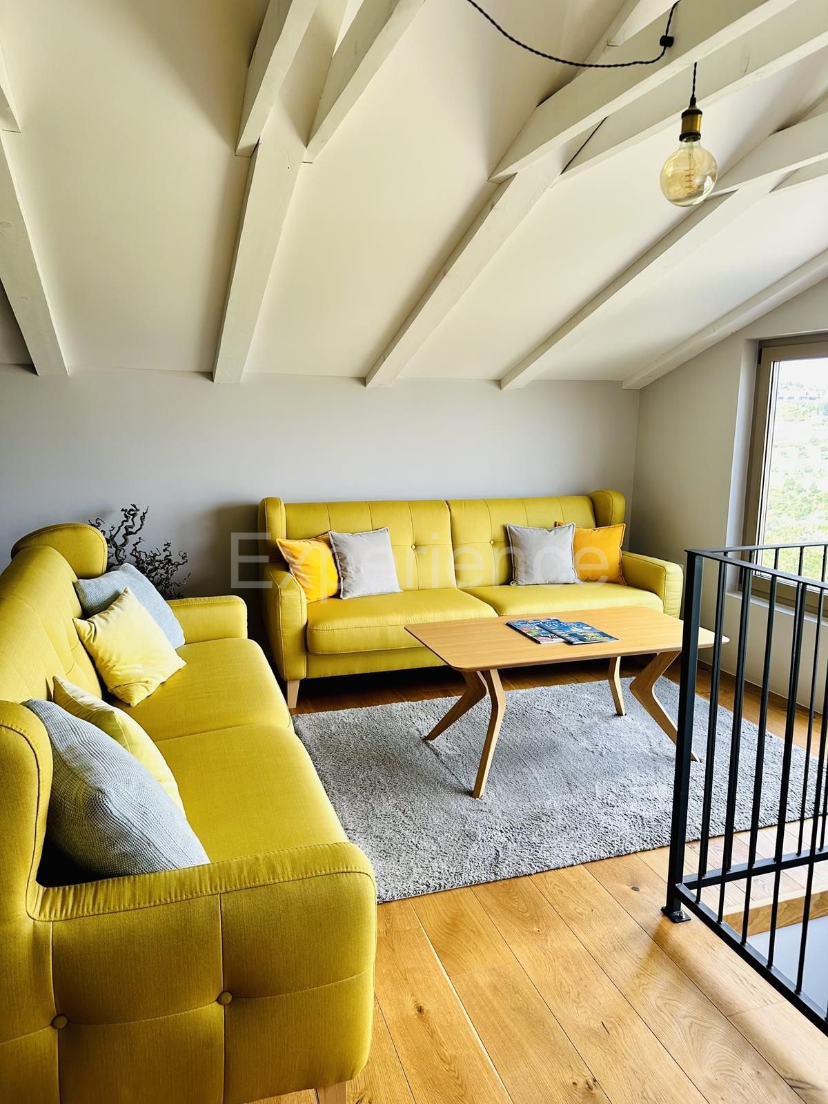 Casa in pietra con piscina: una combinazione di fascino storico e design moderno!