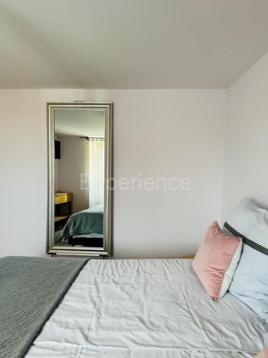 Casa in pietra con piscina: una combinazione di fascino storico e design moderno!