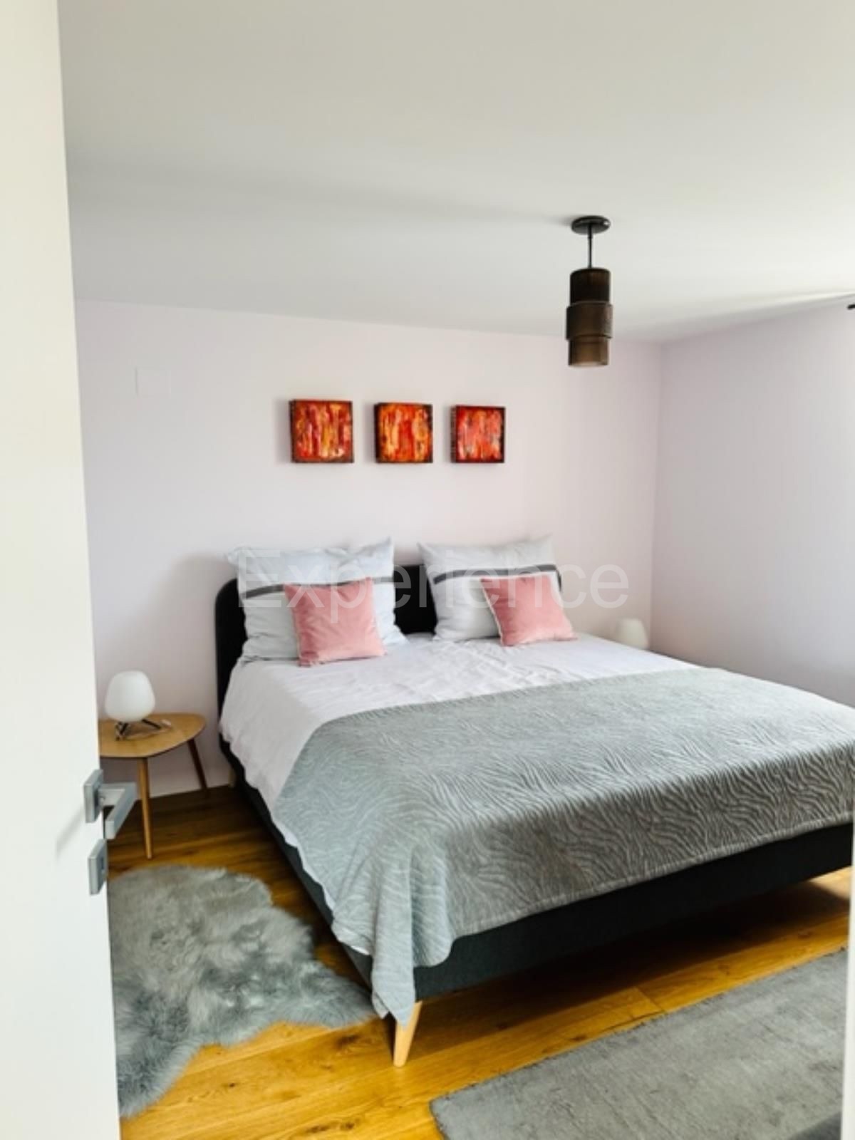 Casa in pietra con piscina: una combinazione di fascino storico e design moderno!