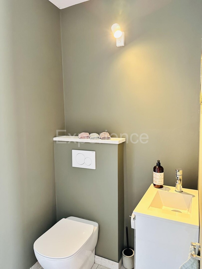 Casa in pietra con piscina: una combinazione di fascino storico e design moderno!