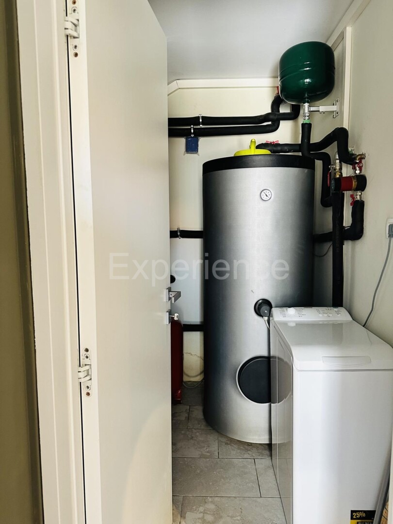 Casa in pietra con piscina: una combinazione di fascino storico e design moderno!