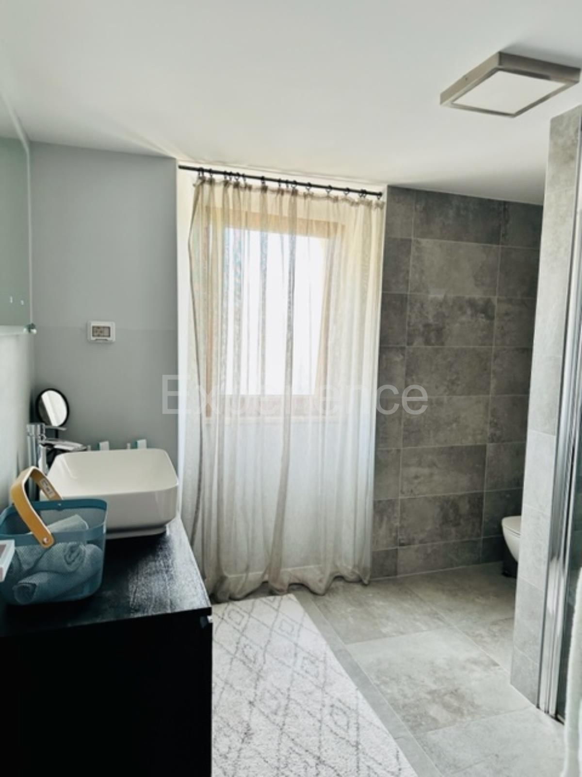 Casa in pietra con piscina: una combinazione di fascino storico e design moderno!