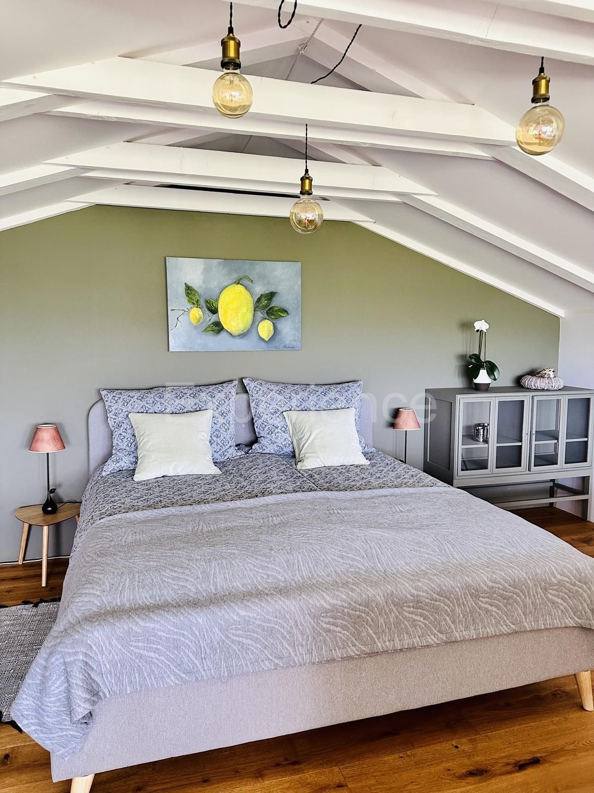 Casa in pietra con piscina: una combinazione di fascino storico e design moderno!