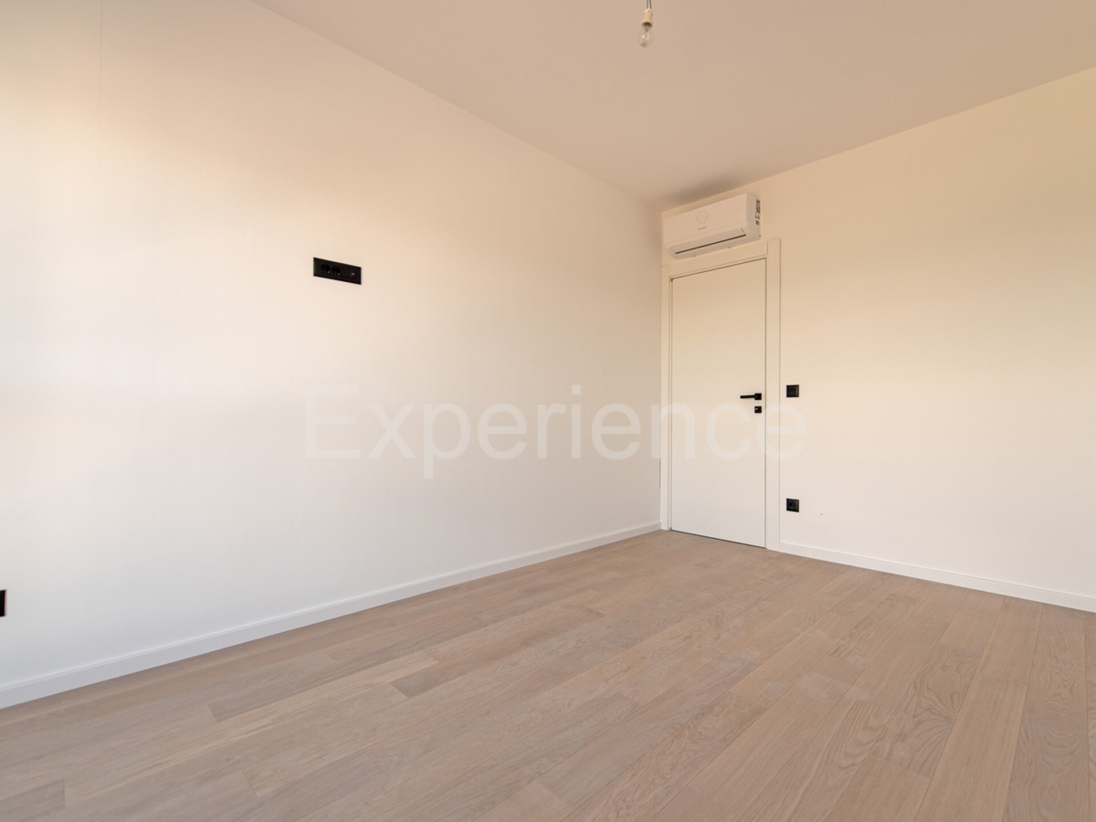 ISTRIA, Umago - appartamento in un nuovo edificio con garage, 3. piano, ASCENSORE!