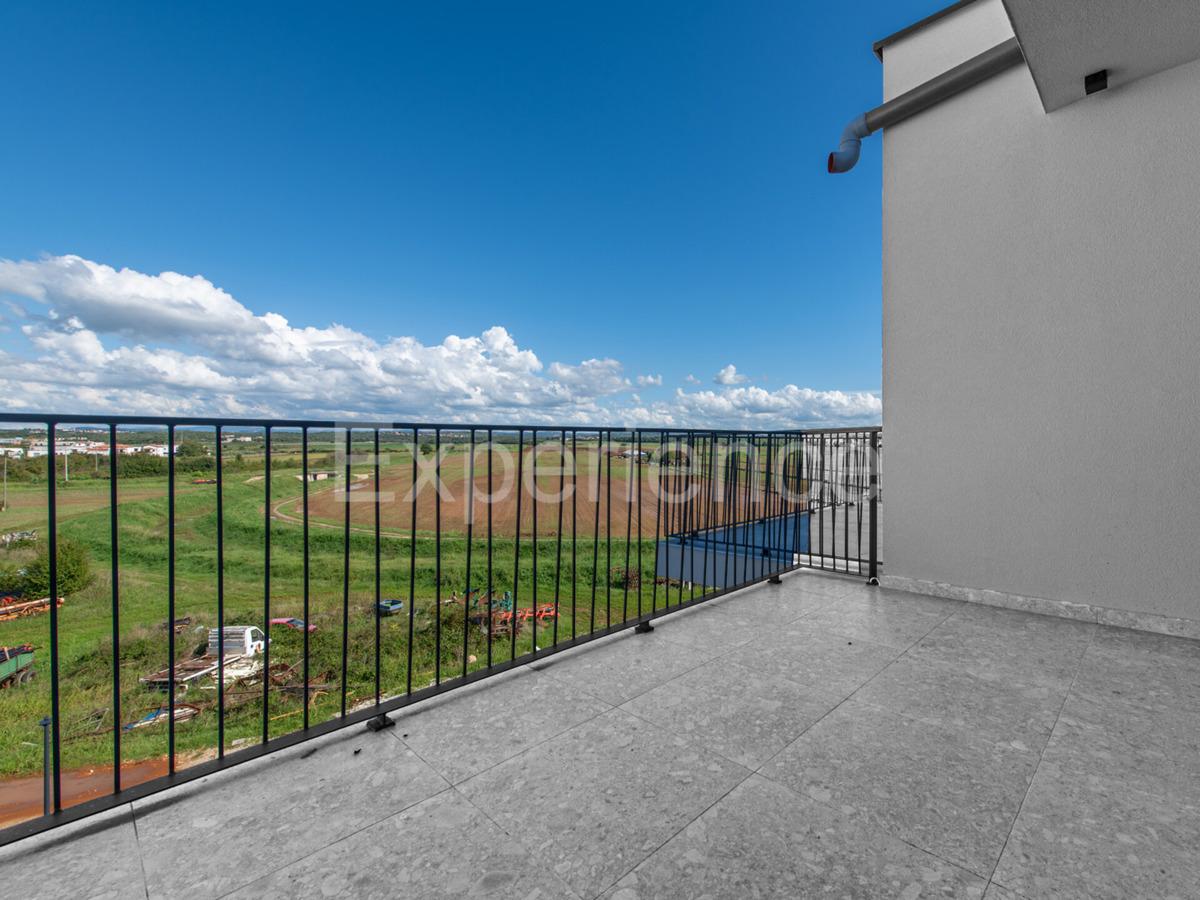 ISTRIA, Umago - appartamento in un nuovo edificio con garage, 3. piano, ASCENSORE!