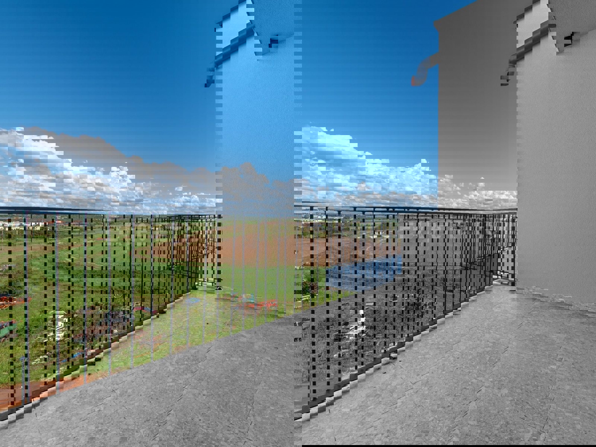 ISTRIA, Umago - appartamento in un nuovo edificio con garage, 3. piano, ASCENSORE!