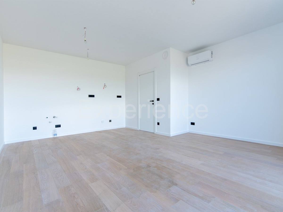 ISTRIA, Umago - appartamento in un nuovo edificio con garage, 3. piano, ASCENSORE!