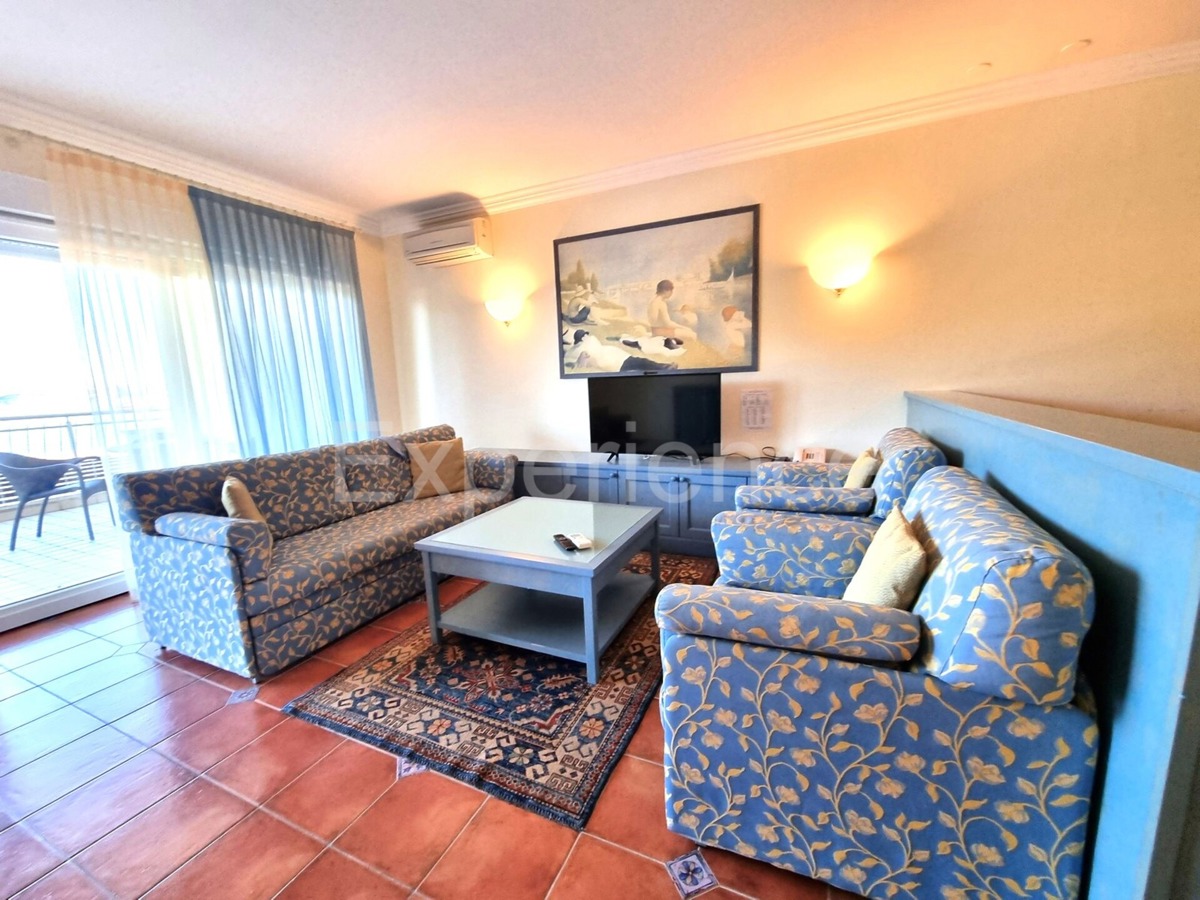 POSIZIONE ESCLUSIVA! Crveni Vrh - appartamento con spaziosa terrazza, a 130 metri dal mare!