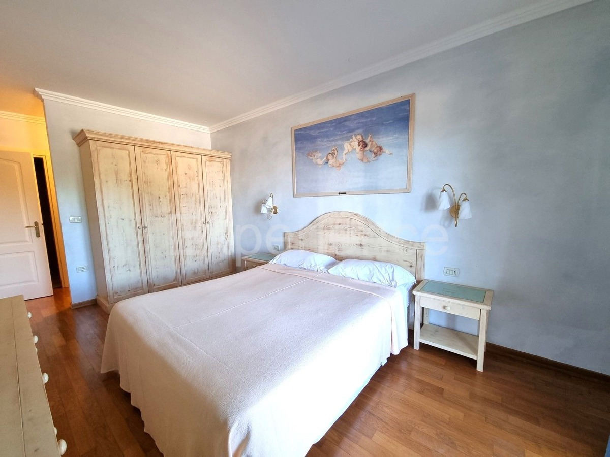 POSIZIONE ESCLUSIVA! Crveni Vrh - appartamento con spaziosa terrazza, a 130 metri dal mare!