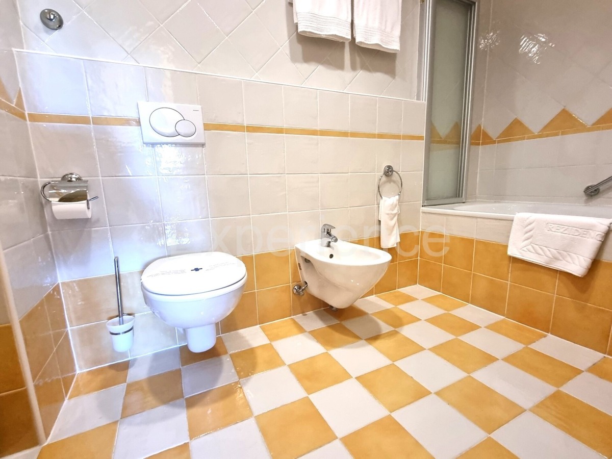 POSIZIONE ESCLUSIVA! Crveni Vrh - appartamento con spaziosa terrazza, a 130 metri dal mare!