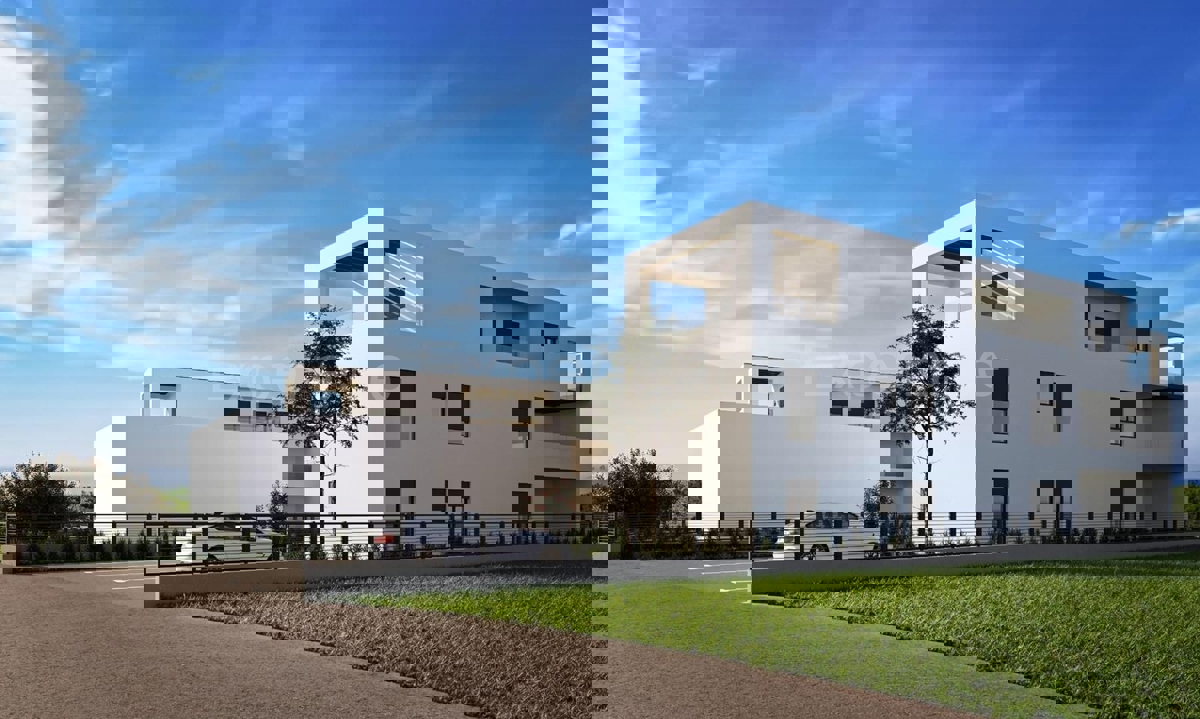 Attico con vista mare e ampia terrazza – Parenzo, 1 km dal mare