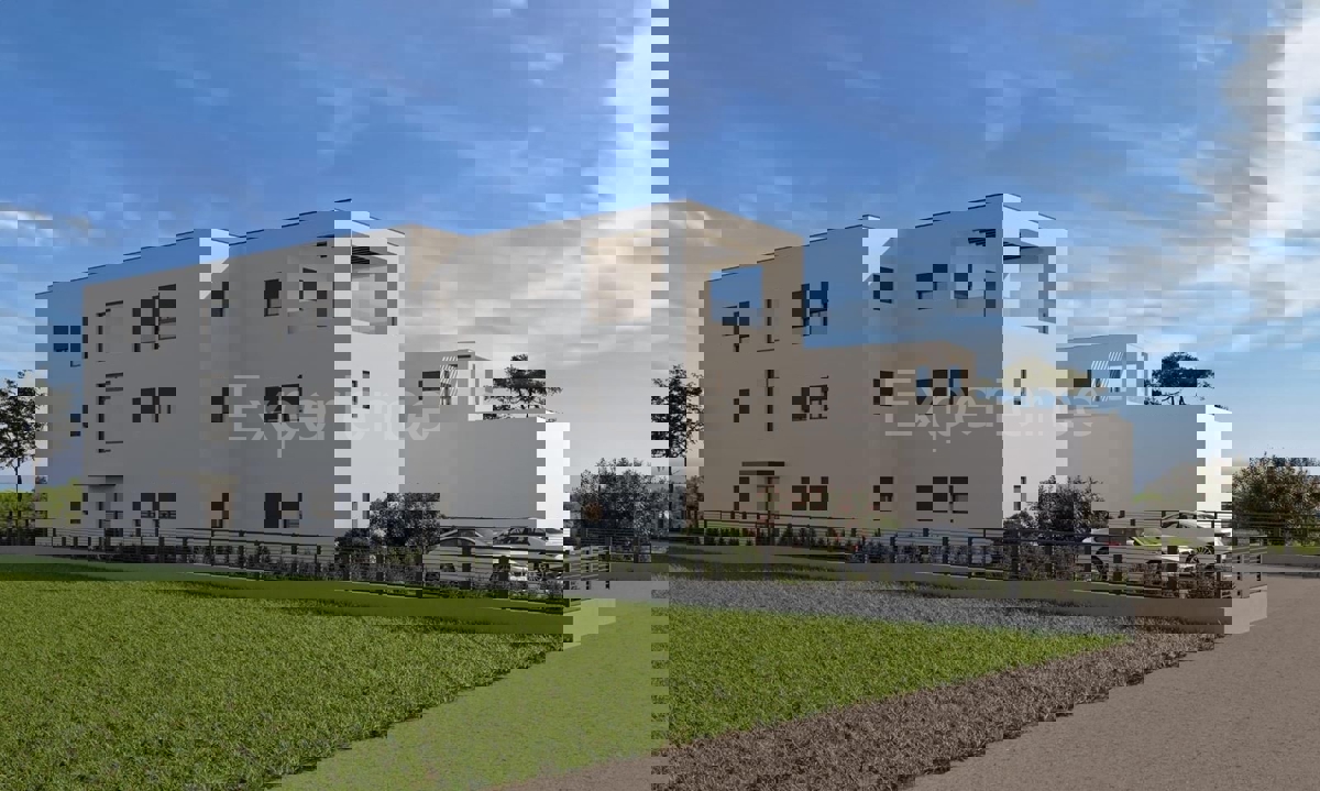 Attico con vista mare e ampia terrazza – Parenzo, 1 km dal mare