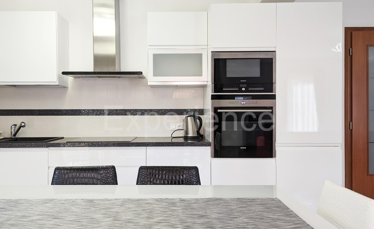 Trilocale arredato a 300 m dal mare con terrazza e garage