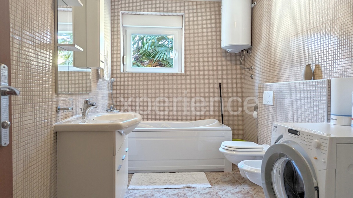 Trilocale arredato a 300 m dal mare con terrazza e garage