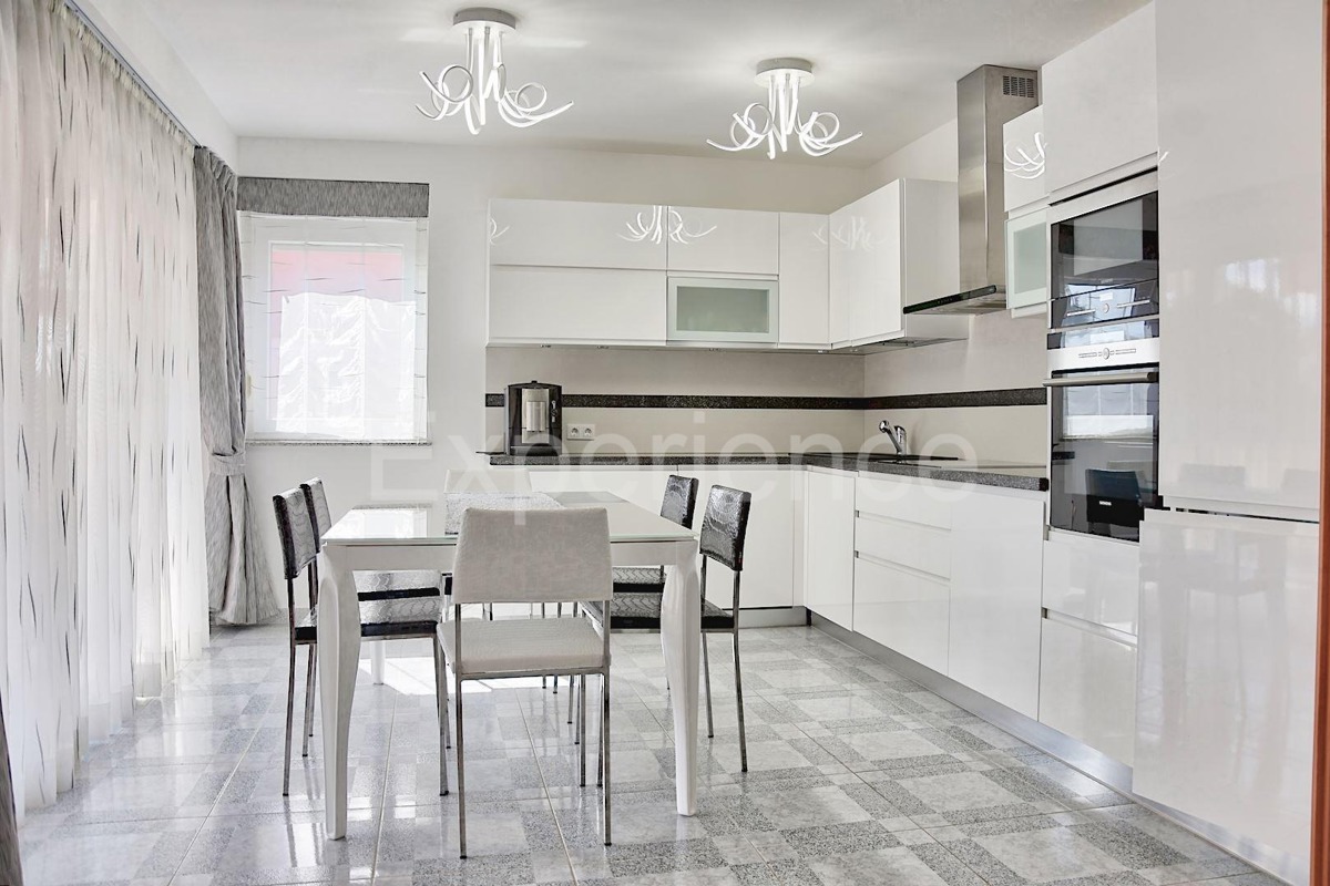 Trilocale arredato a 300 m dal mare con terrazza e garage