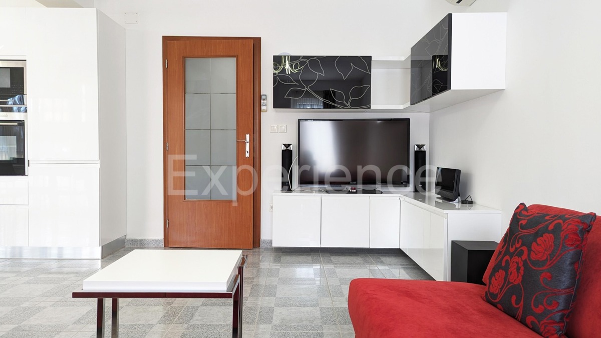 Trilocale arredato a 300 m dal mare con terrazza e garage