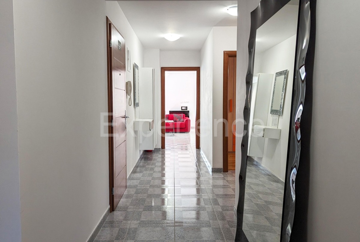 Trilocale arredato a 300 m dal mare con terrazza e garage