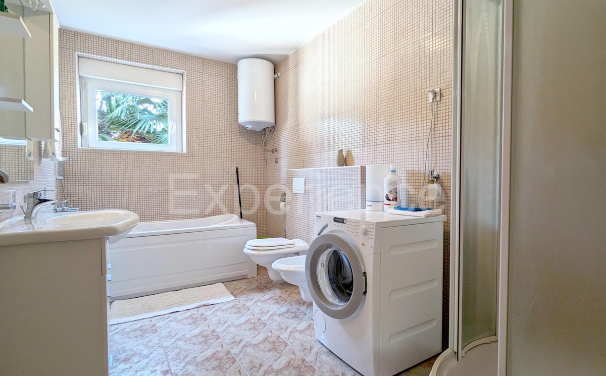 Trilocale arredato a 300 m dal mare con terrazza e garage