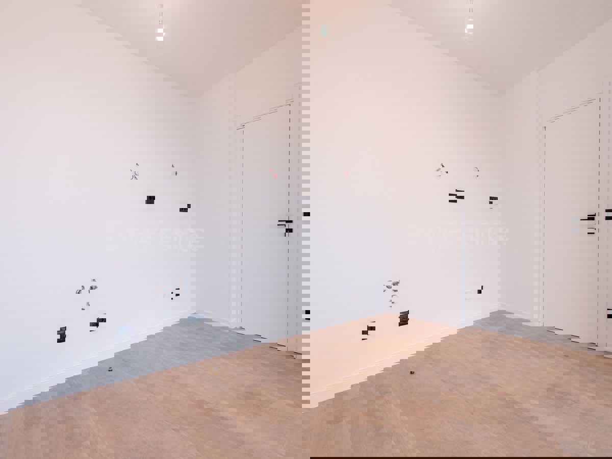 ISTRIA, Umago - appartamento con ampio balcone (10,22 m²), 1. piano, ASCENSORE!