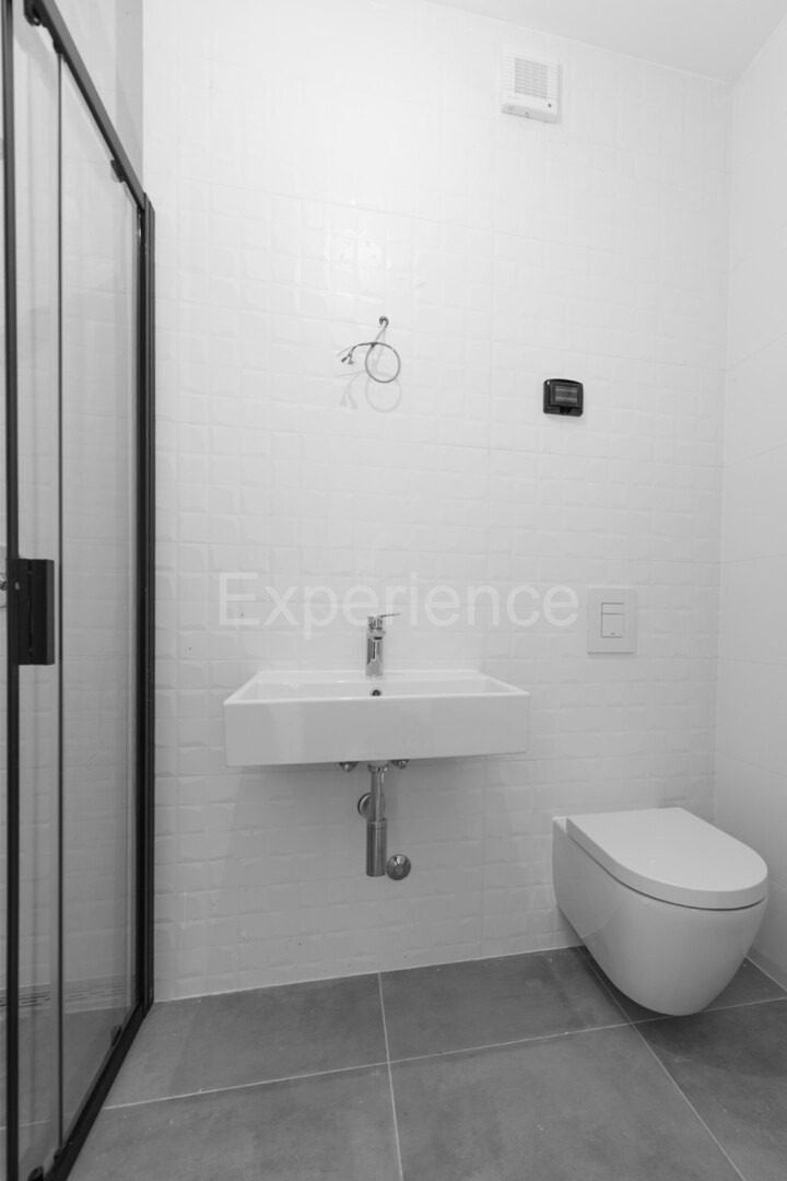 ISTRIA, Umago - appartamento con ampio balcone (10,22 m²), 1. piano, ASCENSORE!