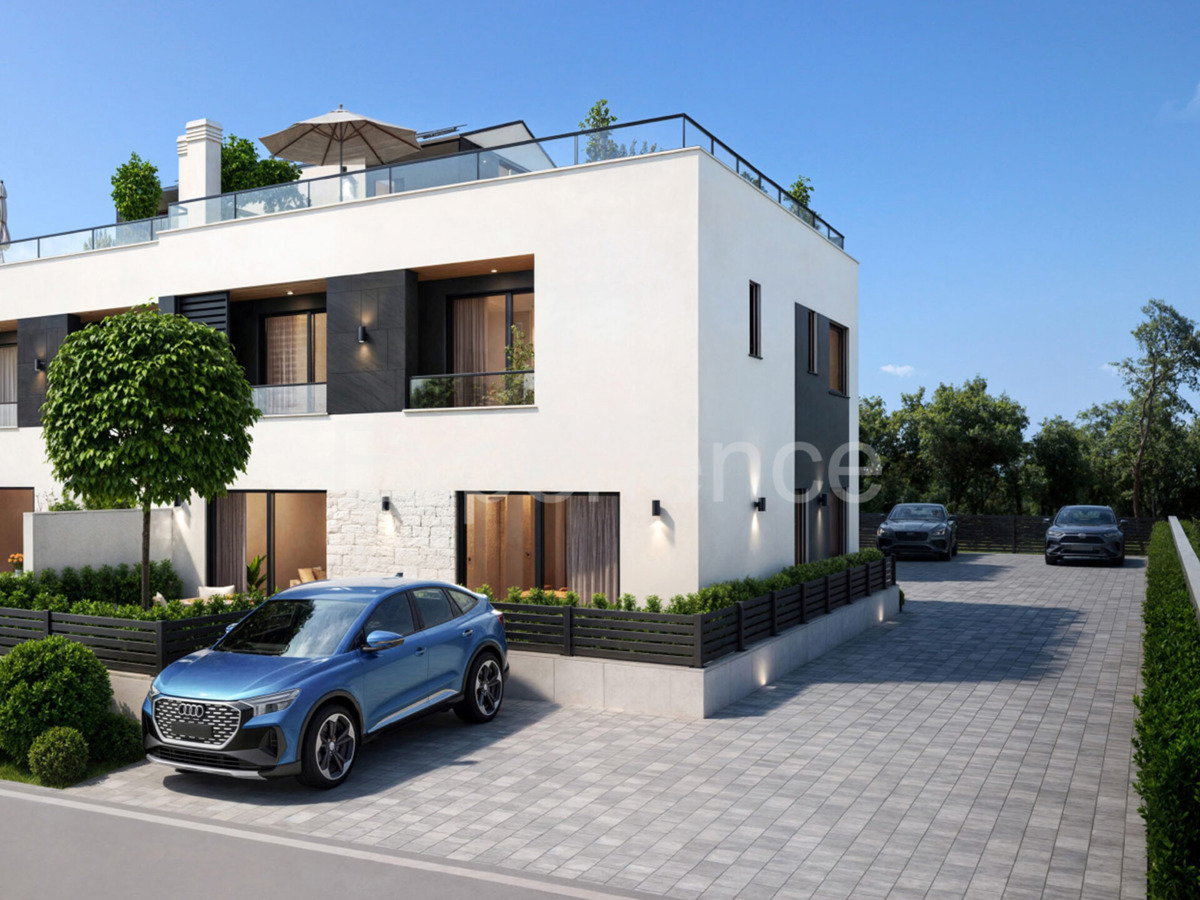 ISTRIA, Parenzo - a soli 2 km dal mare, casa di nuova costruzione con PISCINA!