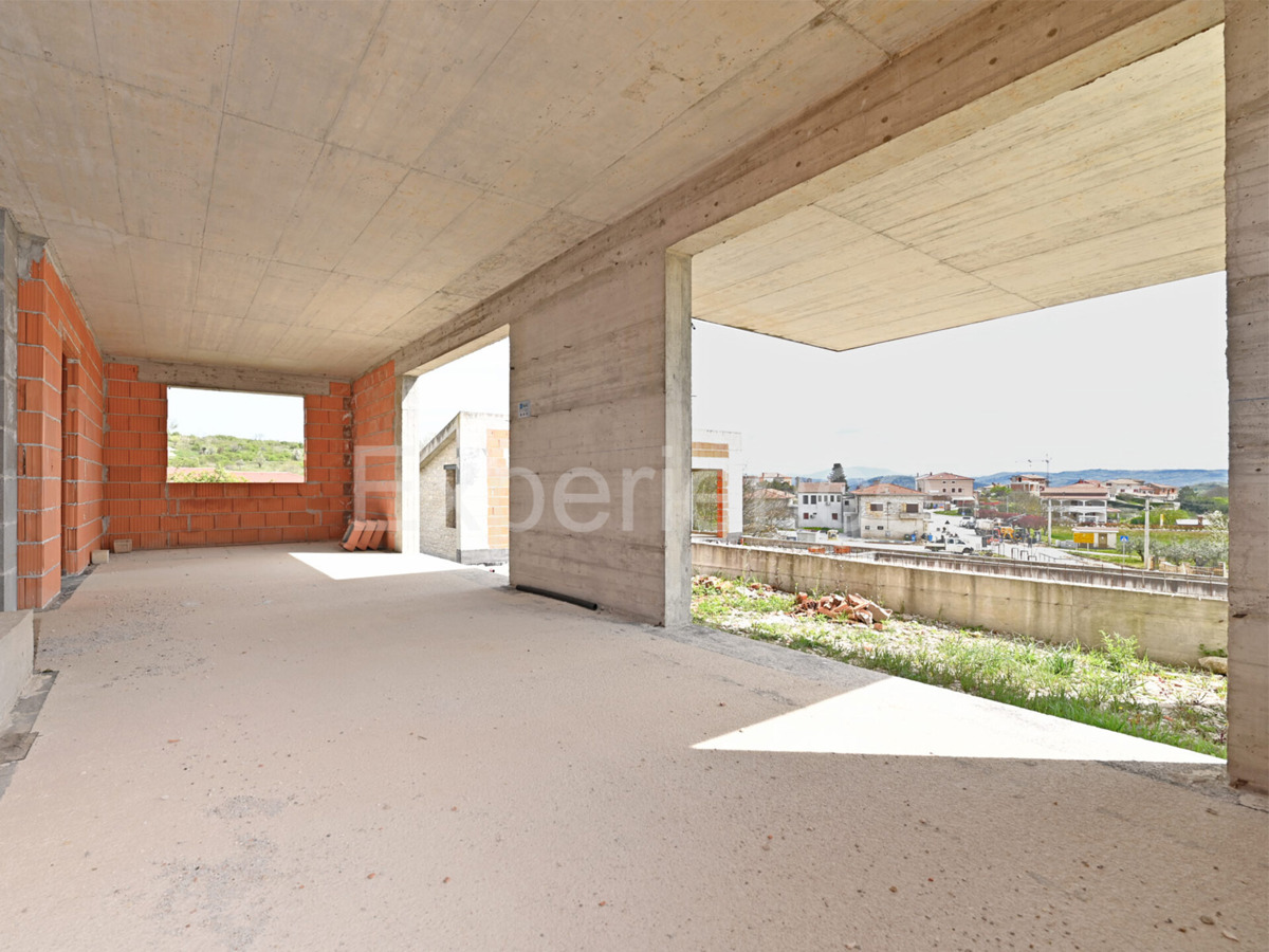 ISTRIA, Visinada: Elegante villa moderna nella fase di costruzione ROH-BAU!